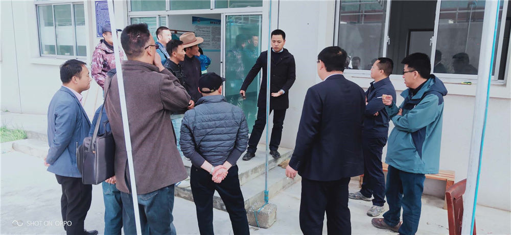 西南督查組在自治區(qū)、日喀則市、吉隆縣、吉隆鎮(zhèn)有關(guān)領(lǐng)導(dǎo)的陪同下對吉隆鎮(zhèn)污水處理廠檢查工作